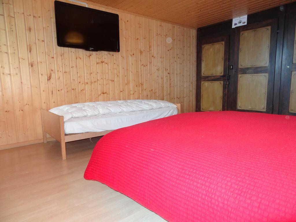 Helvetia Bed & Breakfast Troistorrents Ruang foto